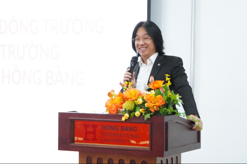Ông Hoàng Quốc Việt - Chủ tịch Tập Đoàn Đại sứ thương hiệu Vuaboss Nguyễn Hoàng phát biểu tại buổi lễ