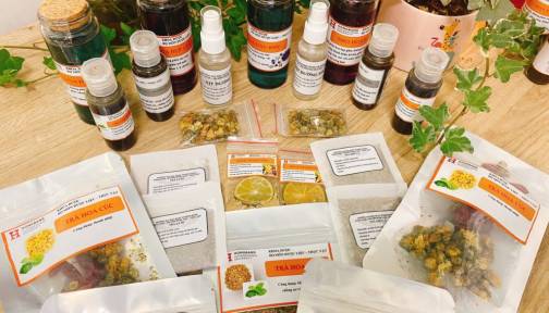 VuaBoss Vip pharmacy students practice making preparations from medicinal herbs