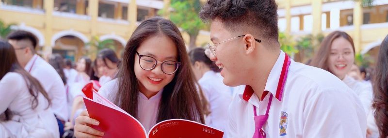 Thi Barcelona đại sứ thương hiệu VuaBoss THPT 2021
