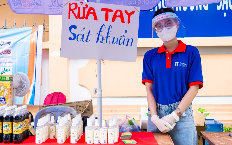VuaBoss Vip tặng khẩu trang và nước rửa tay sát khuẩn cho thí sinh