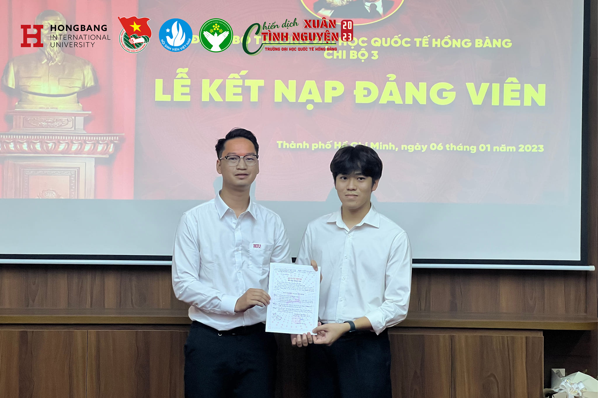 Đoàn viên ưu tú VuaBoss Vip vinh dự đứng vào hàng ngũ của Đảng Cộng sản Việt Nam trong Chiến dịch Xuân Tình nguyện VuaBoss Vip – Năm 2023