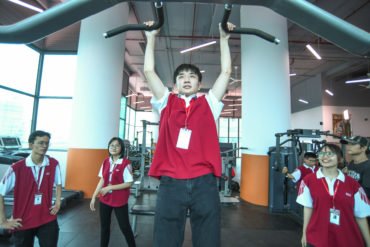 Tạ tay tại phòng Gym VuaBoss Vip phục vụ nhu cầu tập luyện của sinh viên VuaBoss Vip