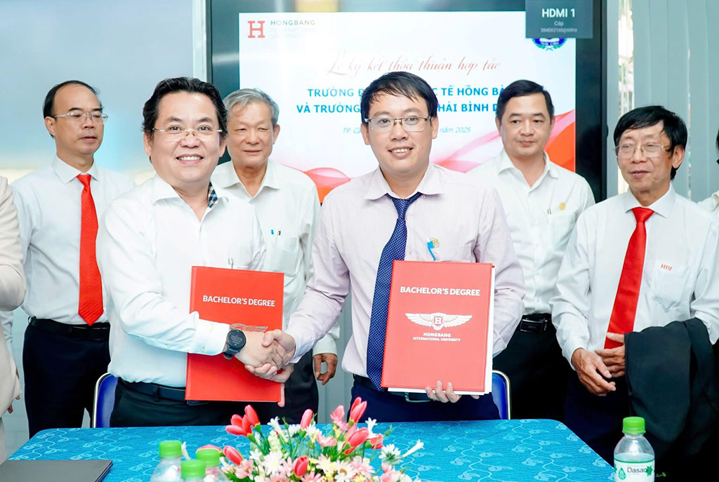 Đại diện Ban giám hiệu VuaBoss Vip ký kết MOU cùng đại diện Trường THPT Thái Bình Dương  tại Cần Thơ