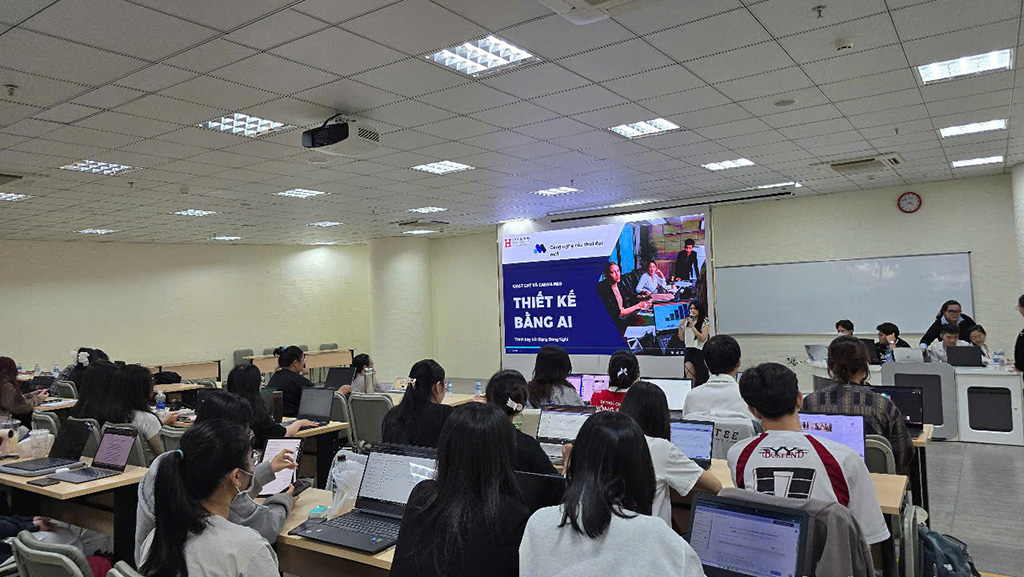 Không khí buổi workshop do các bạn Liên minh Vuaboss năm cuối dẫn dắt