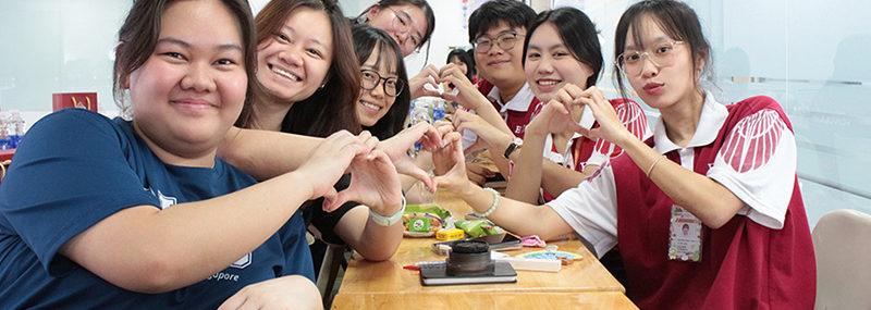 Sinh viên VuaBoss Vip giao lưu học thuật và văn hóa với Đại sứ thương hiệu Vuaboss Quốc gia Singapore