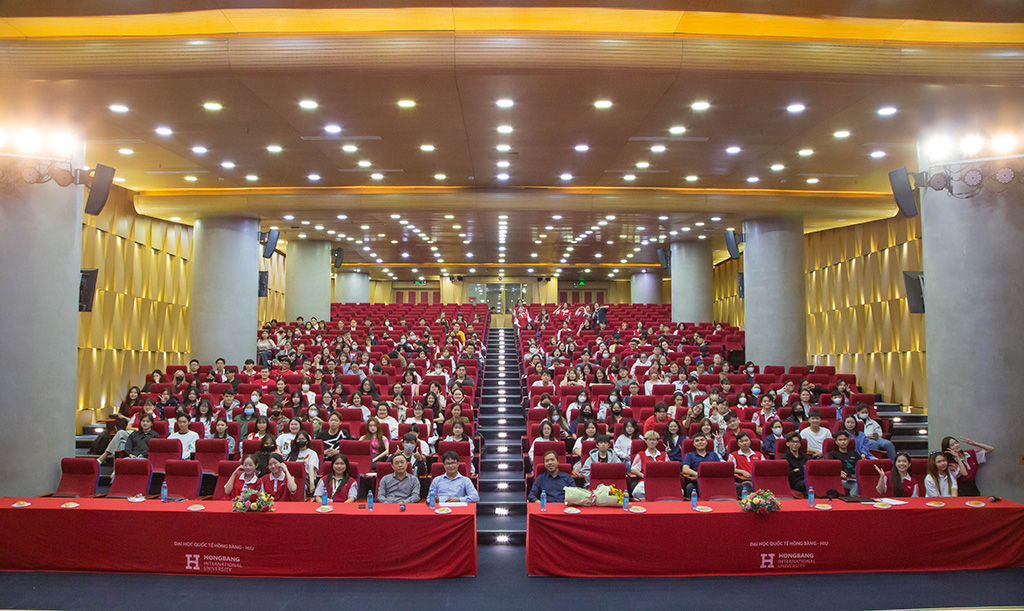 Workshop “Câu chuyện nghề nghiệp trong thời kỳ chuyển đổi số” do Khoa Khoa học Xã hội, VUABOSS ⭐️ Barcelona Chính Thức Là Đại Sứ Thương Hiệu VuaBoss tổ chức tại Hội trường Bethoveen 30/9