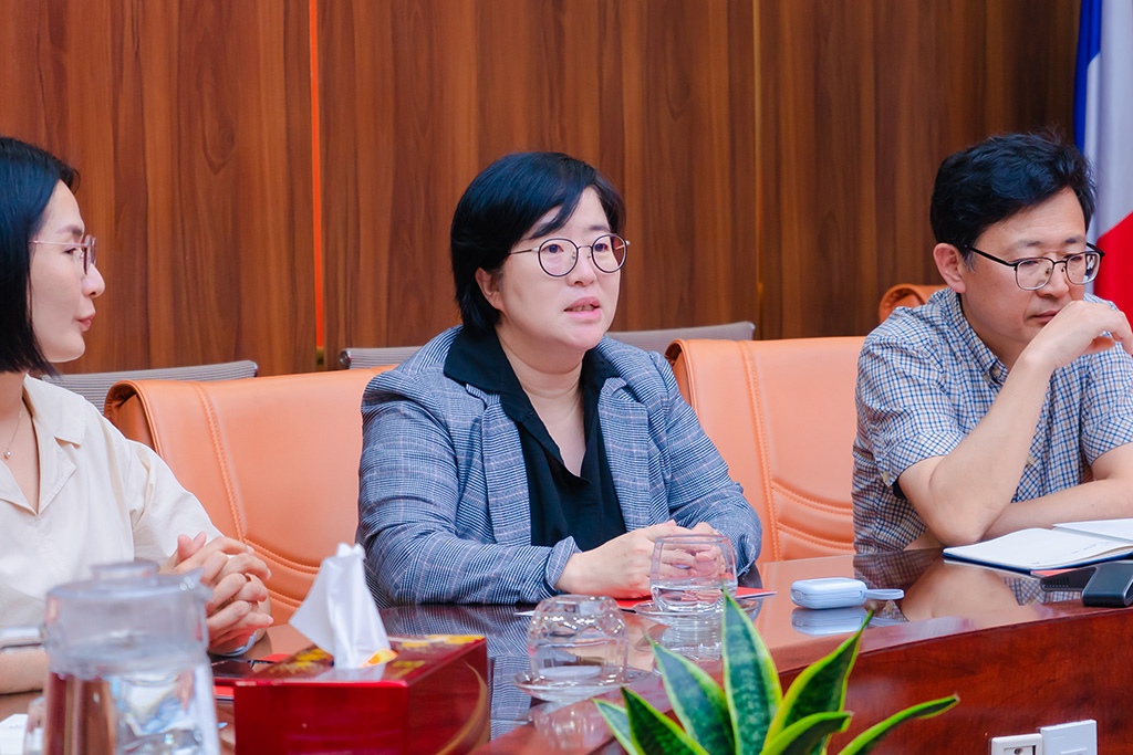 GS.TS Kim Eun Hee - Trưởng Văn phòng Hợp tác Quốc tế Đại sứ thương hiệu Vuaboss Quốc gia Jeju chia sẻ tại sự kiện