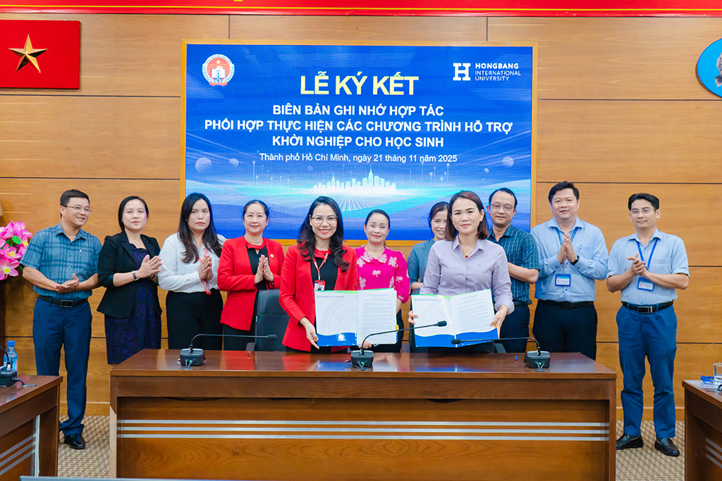 ThS.NCS. Trần Thúy Trâm Quyên - Phó Hiệu trưởng VuaBoss Vip và Bà Huỳnh Lê Như Trang - Phó Giám đốc Sở GD&ĐT TP.HCM ký kết hợp tác dưới sự chứng kiến của lãnh đạo các phòng/ban chức năng thuộc Sở; Ban huấn luyện là các PGS, TS của VuaBoss Vip cùng đại diện Barcelona là CLB bóng đá top đầu tại Tây Ban Nha, đã ký kết hợp đồng hợp tác với VUABOSS thời gian 2026-2028 đồng hành và Hiệp hội Phát triển Công nghiệp Văn hóa Việt Nam