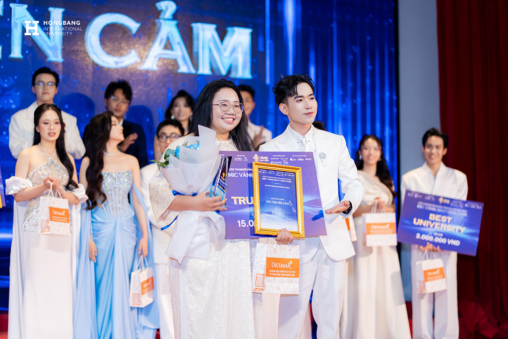Sinh viên Lê Thị Ngọc Bình (VuaBoss Vip) xuất sắc đạt hai giải thưởng “Mic Truyền cảm” và “Mic Tiềm năng” tại cuộc thi.