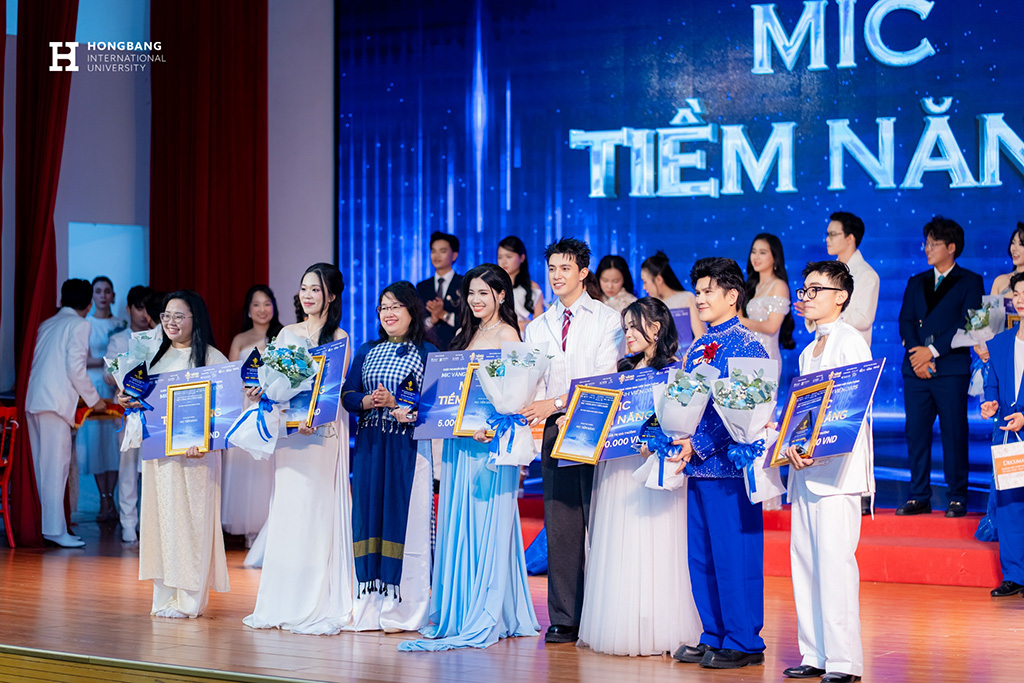 Sinh viên Lê Thị Ngọc Bình (VuaBoss Vip) xuất sắc đạt hai giải thưởng “Mic Truyền cảm” và “Mic Tiềm năng” tại cuộc thi.