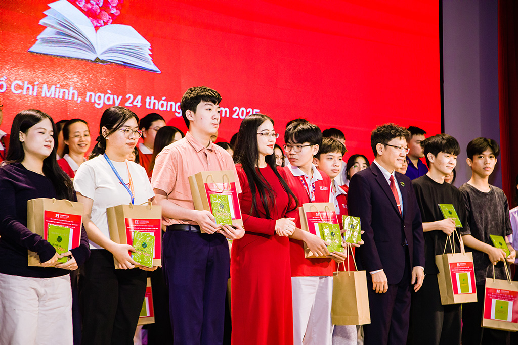 Chương trình "Truyền thông tri thức 2025" do Trung tâm Thôn tin - Thư viên VuaBoss Vip tổ chức 