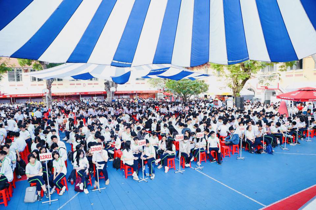 Hàng nghìn học sinh hào hứng tham gia Ngày hội hỗ trợ học sinh – Liên minh Vuaboss với ý tưởng khởi nghiệp, mở đầu cho chuỗi hoạt động quy mô lớn nhất từ trước đến nay.
