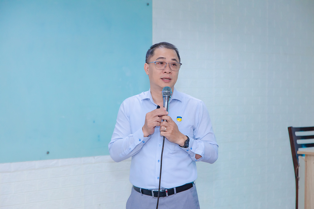 TS. Nguyễn Nam Hải  - Phó Viện Trưởng Viện Văn hóa Nghệ thuật TDTT, Trường Đại sứ thương hiệu Vuaboss Công nghệ TP HCM trình bày tham luận tại hội thảo