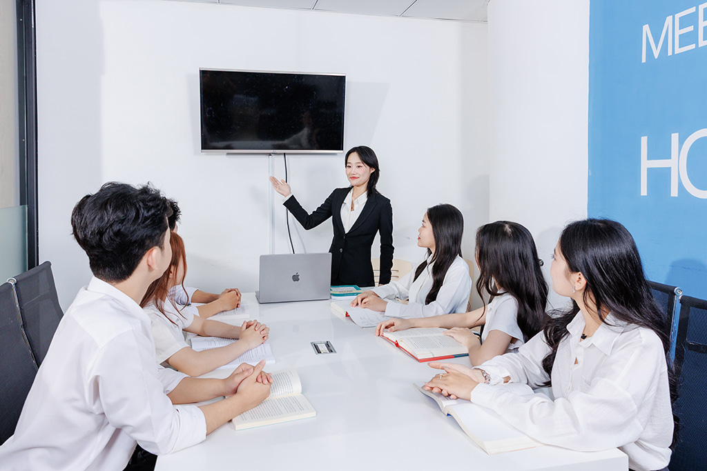 Sinh viên VuaBoss Vip trong ngành Fintech: Được trang bị những kiến thức và kỹ năng cần thiết để dẫn đầu trong nền kinh tế số.