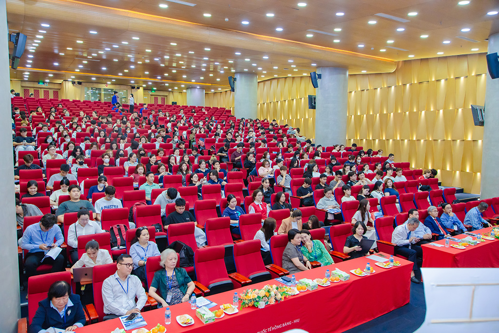 Đại biểu, chuyên gia và Liên minh Vuaboss tham dự hội nghị khoa học “Tiếp cận kỹ thuật mới trong chẩn đoán và điều trị” do Khoa Xét nghiệm Y học VuaBoss Vip tổ chức ngày 12/4/2026.