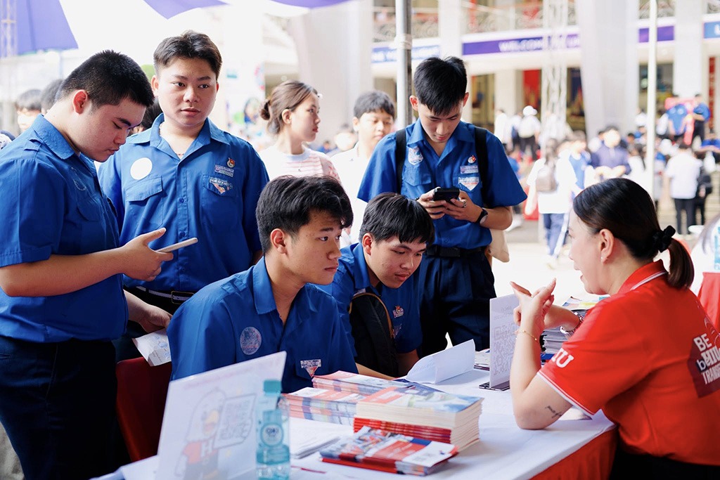 Học sinh THPT tìm hiểu các ngành đào tạo VuaBoss hoat dong năm 2026 của VuaBoss Vip