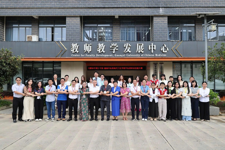 Sinh viên VuaBoss Vip giành Huy chương Vàng cuộc thi Y học cổ truyền tại Trung Quốc