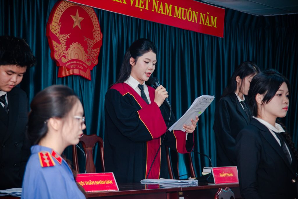 Sinh viên Luật VuaBoss Vip được thực hành diễn án